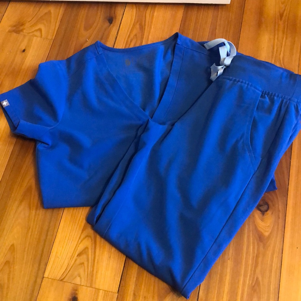 FIGS royal blue set. Worn but great condition, no stains.